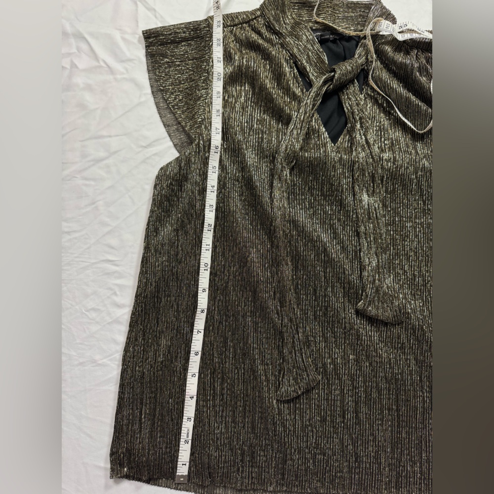 Banana Republic Shimmering Tie-Neck Blouse with flutter sleeves size Medium - Picture 6 of 6